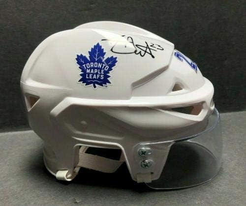 Травис Дермотт подписа хокей мини-каска PSA AF36520 за Торонто Мейпъл Лийфс - Каски и маски НХЛ с автограф