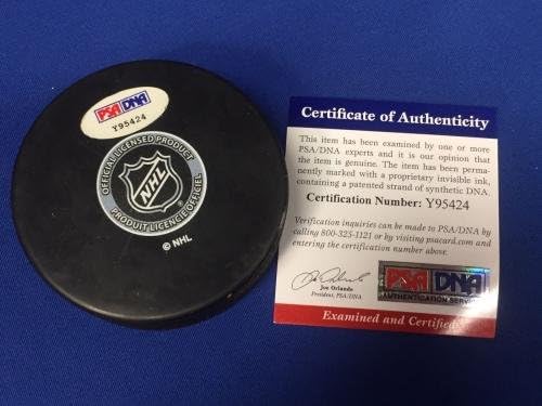 Джордан Нолан подписа Хокей шайба Los Angeles Kings PSA Y95424 - за Миене на НХЛ с автограф
