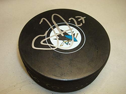 Джонас Дон подписа хокей шайба Сан Хосе Шаркс с автограф 1E - за Миене на НХЛ с автограф