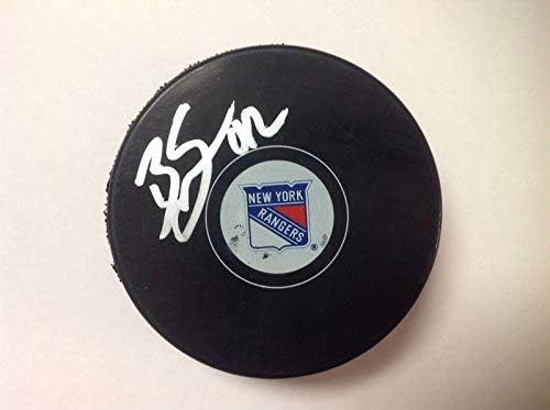 Брендън Смит подписа хокей шайба с автограф на Ню Йорк Рейнджърс c - за Миене на НХЛ с автограф