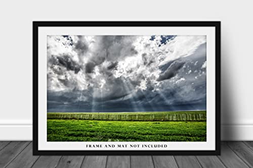 Снимка на небето Принт (без рамка) Изображението на слънчева светлина, Пробивающихся През буреносни облаци над Снежните ограда на Пролетта ден на Западните равнин?