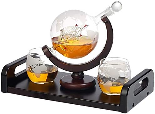 Гарафа за уиски Bezrat с гравиран във формата на глобус + 2 Чаши за уиски по 10 грама. - Поставка от махагон -