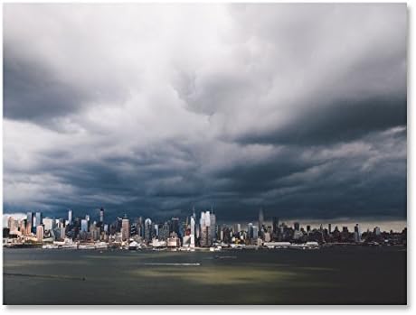 Изглед към Манхатън Под грозовыми облаците